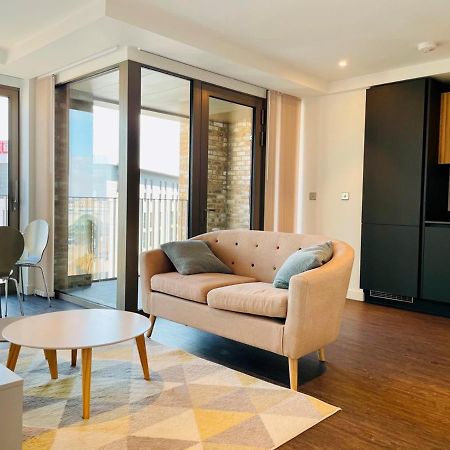 Royal Wharf Apartments Лондон Экстерьер фото