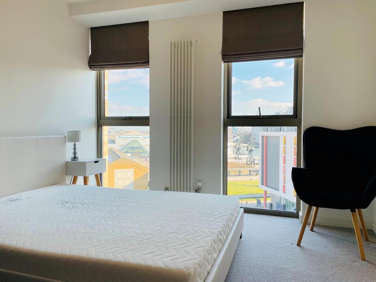 Royal Wharf Apartments Лондон Экстерьер фото