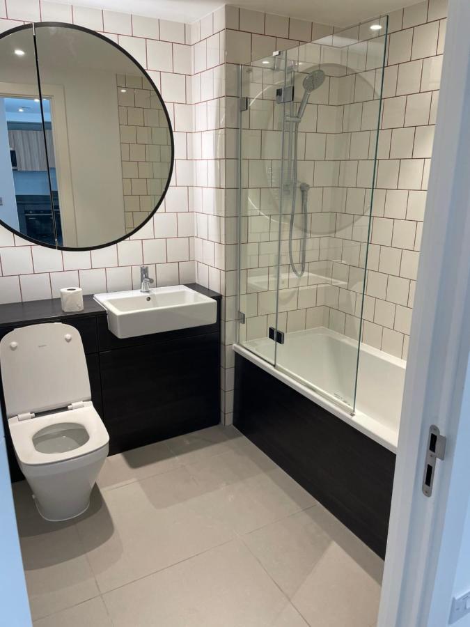 Royal Wharf Apartments Лондон Экстерьер фото